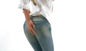 blonde 18yo bombshell undoes her small jeans