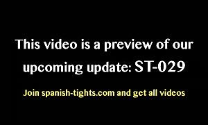 impressive butt and cameltoe in extra-tight jeans