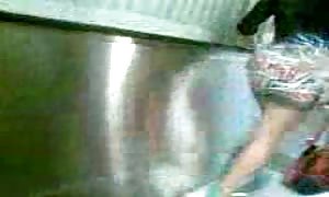 Piernuda en mini en el metro II