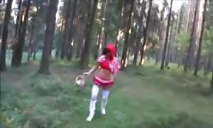 sweet teenie babe is exposing her g-spot in the forest